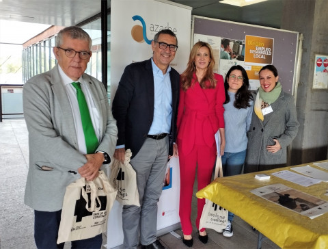 El decano de la Facultad de Ciencias del Trabajo, Prudencio José Riquelme; el rector de la Universidad de Murcia, José Luján; la directora general del SEF, Marisa López, junto a dos orientadoras de Azarbe